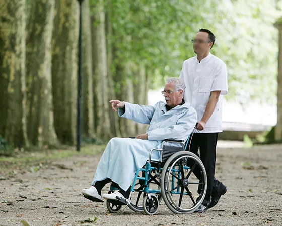 Accompagnement d'une personne lors d'un déplacement chez le médecin à Étréchy